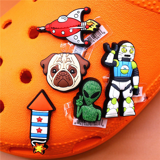 Original Space Alien Designer Shoe Charms 5pcs/lot Croc Buckle Luxury Accessories Rainbow Sun Clog Dog Jewelry Decorations Jibz