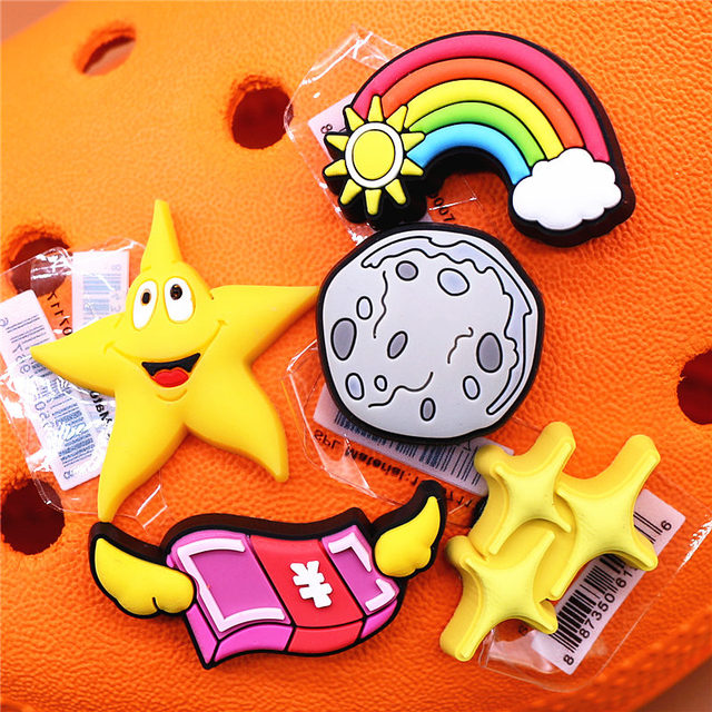 Original Space Alien Designer Shoe Charms 5pcs/lot Croc Buckle Luxury Accessories Rainbow Sun Clog Dog Jewelry Decorations Jibz