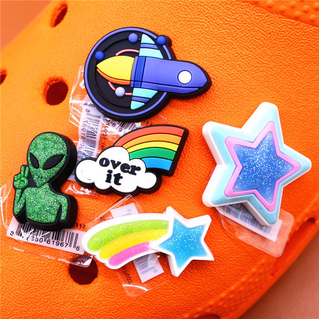 Original Space Alien Designer Shoe Charms 5pcs/lot Croc Buckle Luxury Accessories Rainbow Sun Clog Dog Jewelry Decorations Jibz