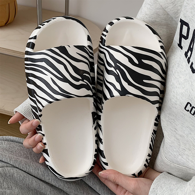 Cute Cow Slippers Female Summer Home Indoor Slippers Slides Non-slip Bath Shoes Beach Sandals Outdoor Comfortable Platform