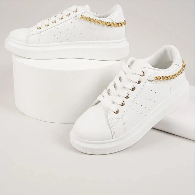 2021 autumn new sneakers women round head thick bottom front lace up big metal chain white single shoes