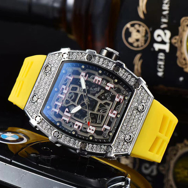 Mens Luxury Top Brand Watch Men Sports Wristwatches Chronograph Quartz Watches Male Tonneau Watch Hombre Relogio Masculino