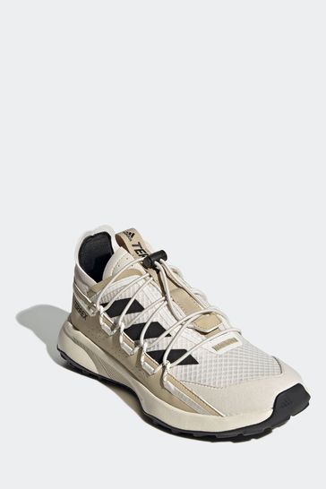 حذاء السفر أبيض Terrex Voyager 21 من Adidas