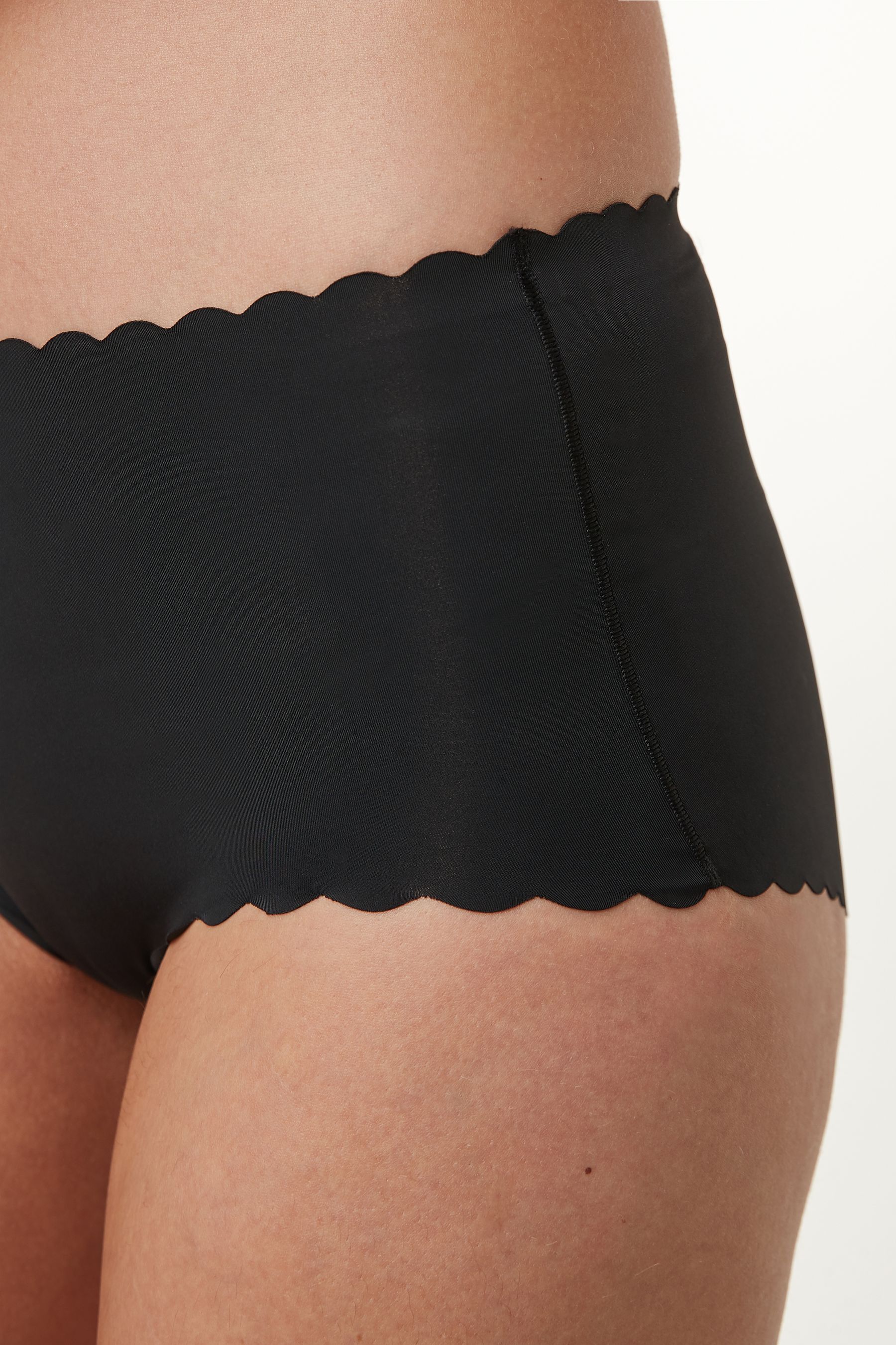 No VPL Scallop Edge Knickers