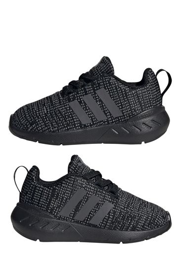 حذاء رياضي أسود برباط مطاطي Swift للأطفال الصغار من adidas Originals