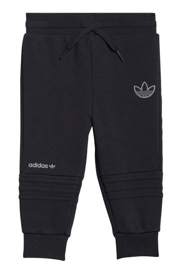 بدلة رياضية من Adidas Sport Collection