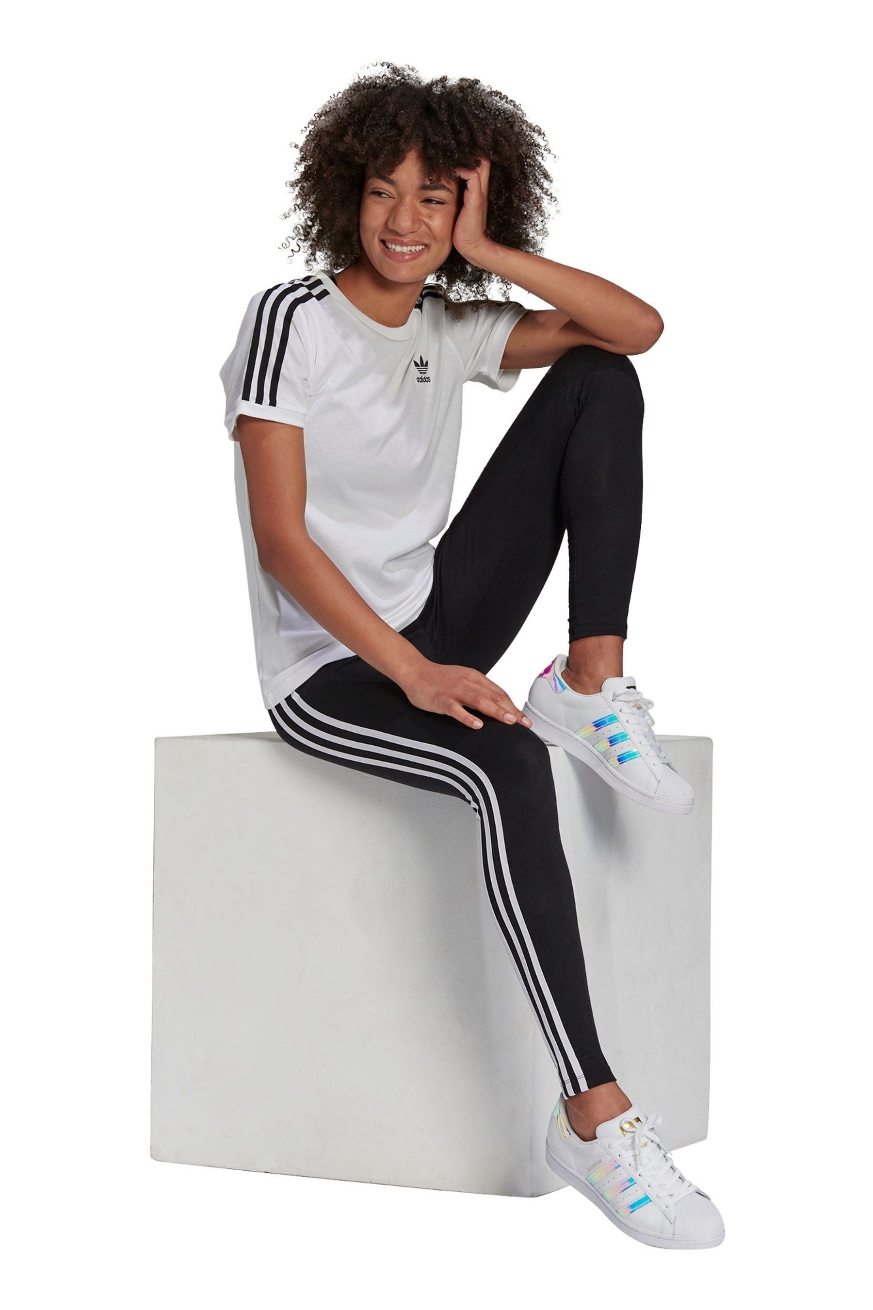 ليقنز 3 أشرطة من adidas Originals