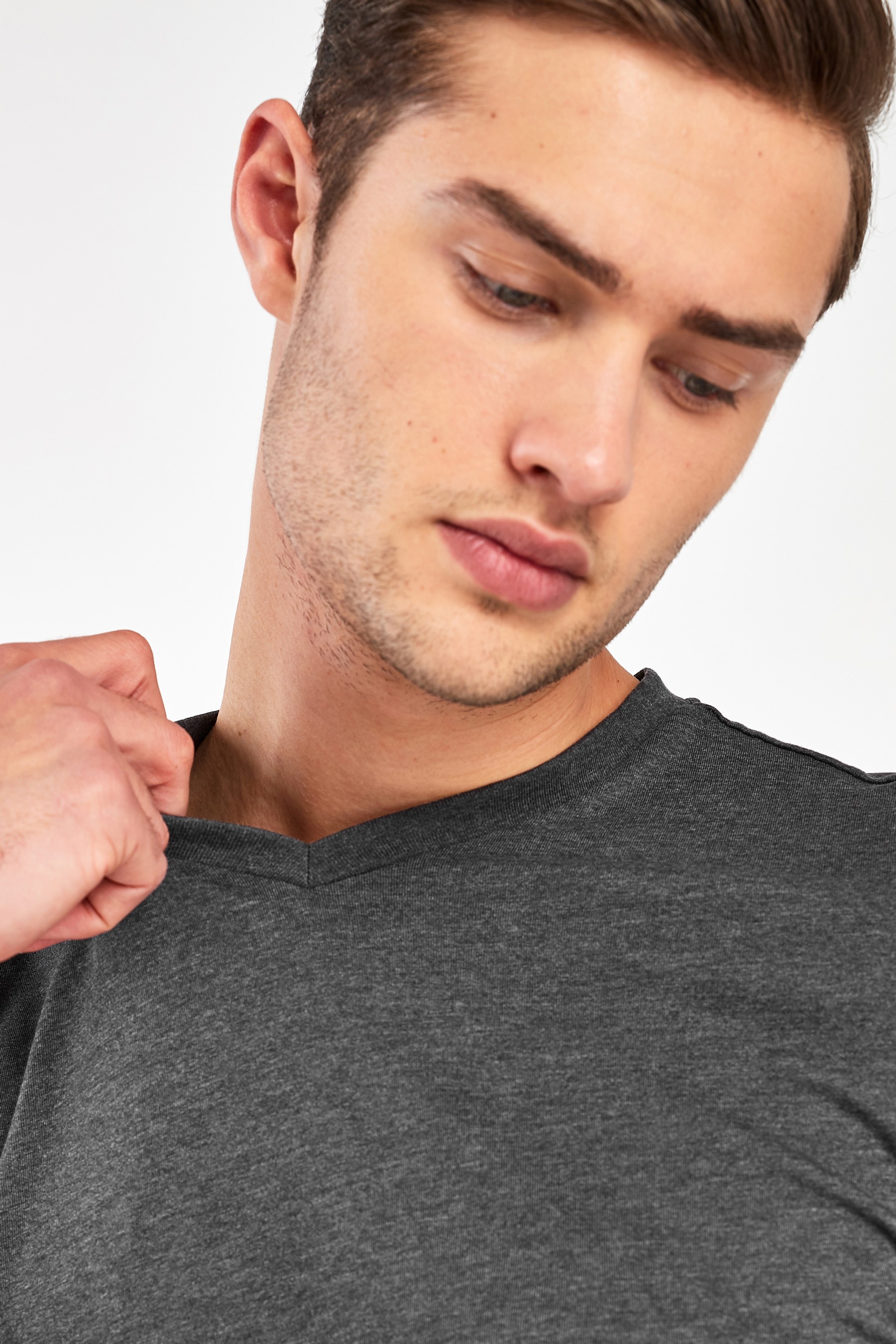 U01399s V-Neck Slim Fit