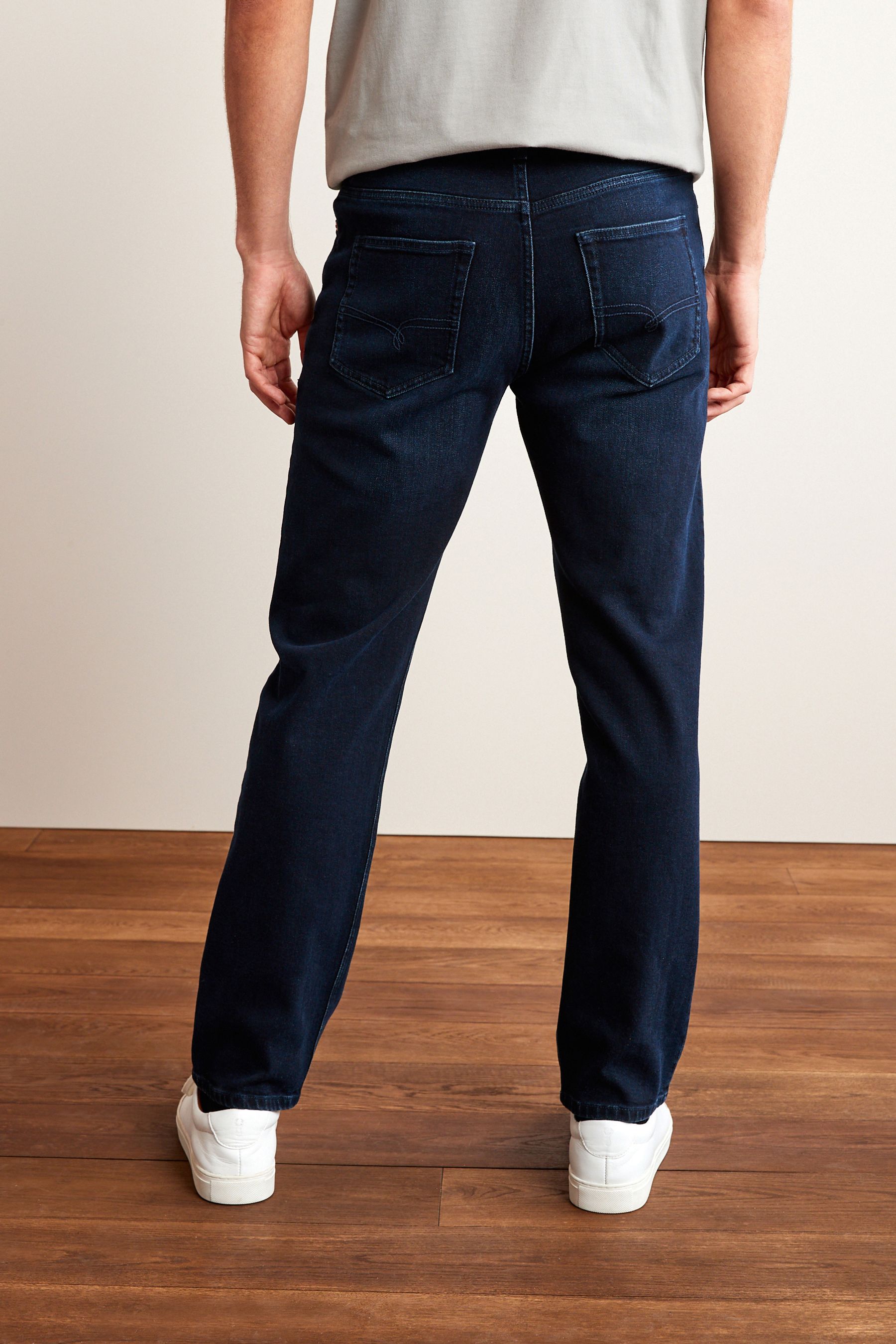 U25454s Relaxed Fit