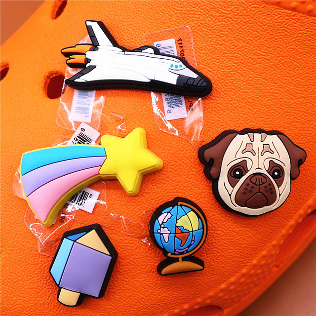 Original Space Alien Designer Shoe Charms 5pcs/lot Croc Buckle Luxury Accessories Rainbow Sun Clog Dog Jewelry Decorations Jibz