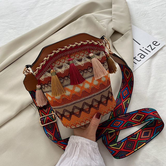 Ethnic Women's Shoulder Bag Crossbody Bag Tassel Knit Small Bucket Handbags Fashion Simple Luxury Design Female Bag Underarm Bags