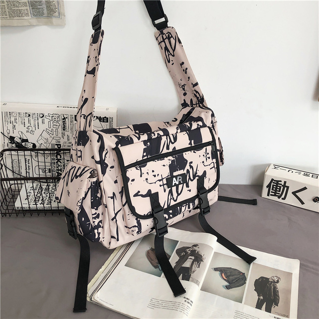 Cute Pendant Design High Quality Nylon Ladies Fashion Shoulder Bag Paneled New Design Women Student Bags 2022 New Messenger Bag