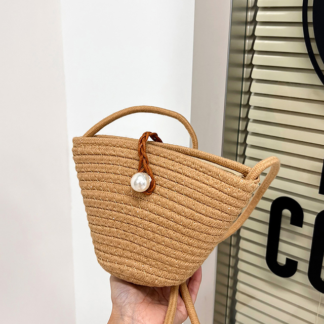 Fashion pearl ladies straw bag 2022 summer new hand-woven straw shoulder bag bohemian beach messenger flap small bucket bag