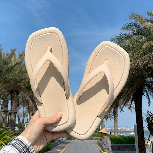INS fashion summer flip flops for women outdoor leisure slippers square head platform flip flops solid color beach shoes sandals