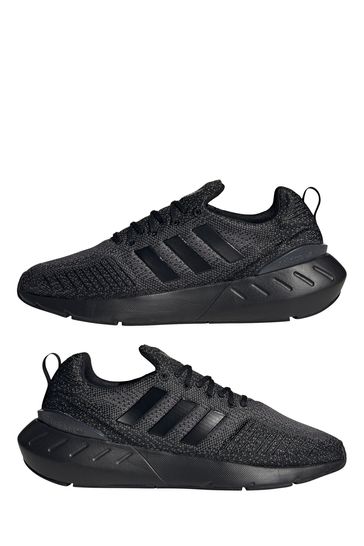 حذاء رياضي أسود Swift Run من adidas Originals