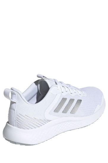 حذاء رياضي أبيض Fluidstreet من Adidas