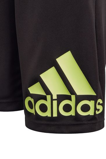 شورت أسود بشعار كبير من Adidas