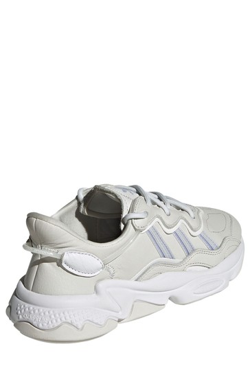 حذاء رياضي Ozweego من Adidas Originals