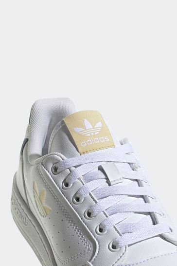 حذاء رياضي نسائي أبيض NY 90 من Adidas