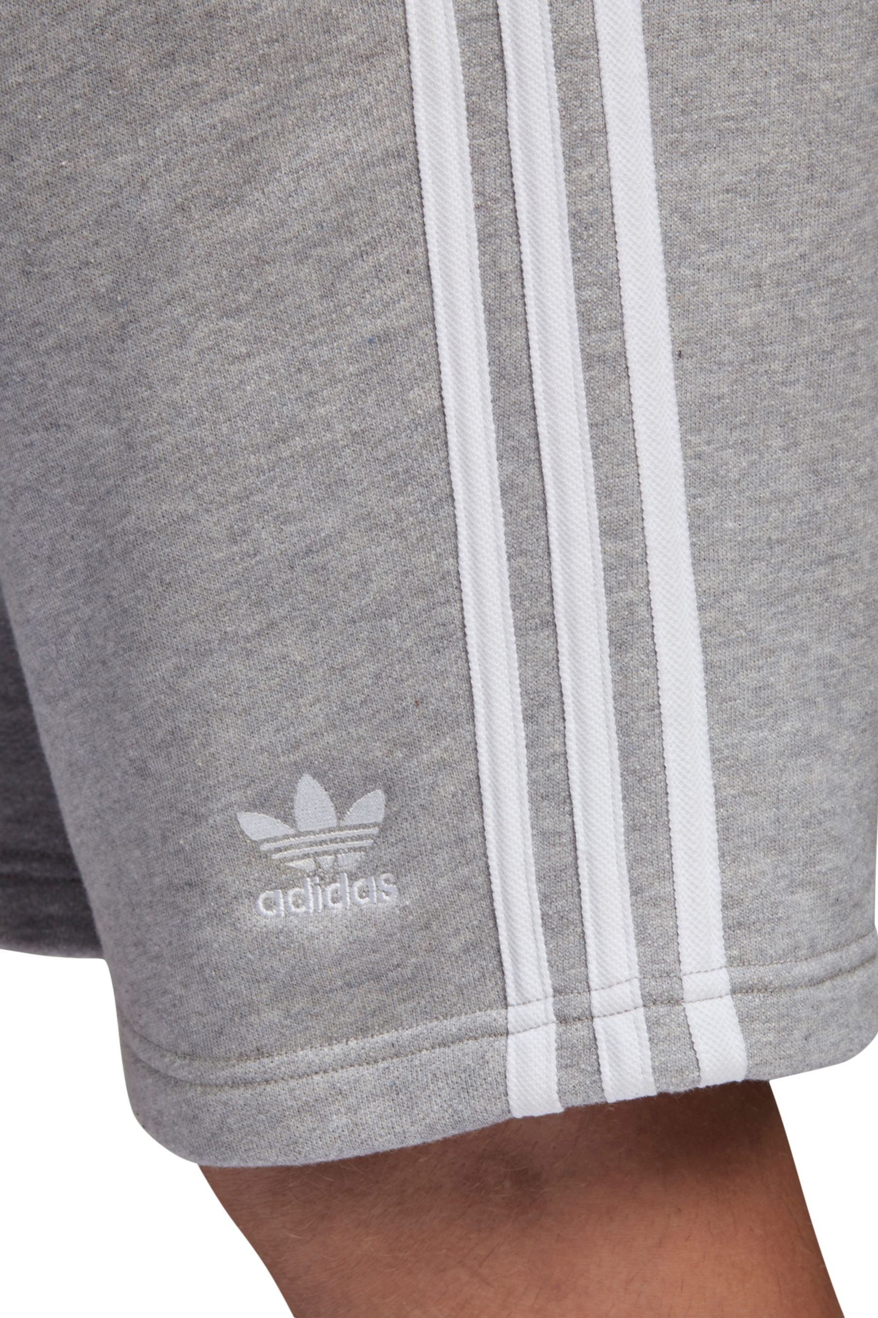 شورت 3 أشرطة من Adidas Originals