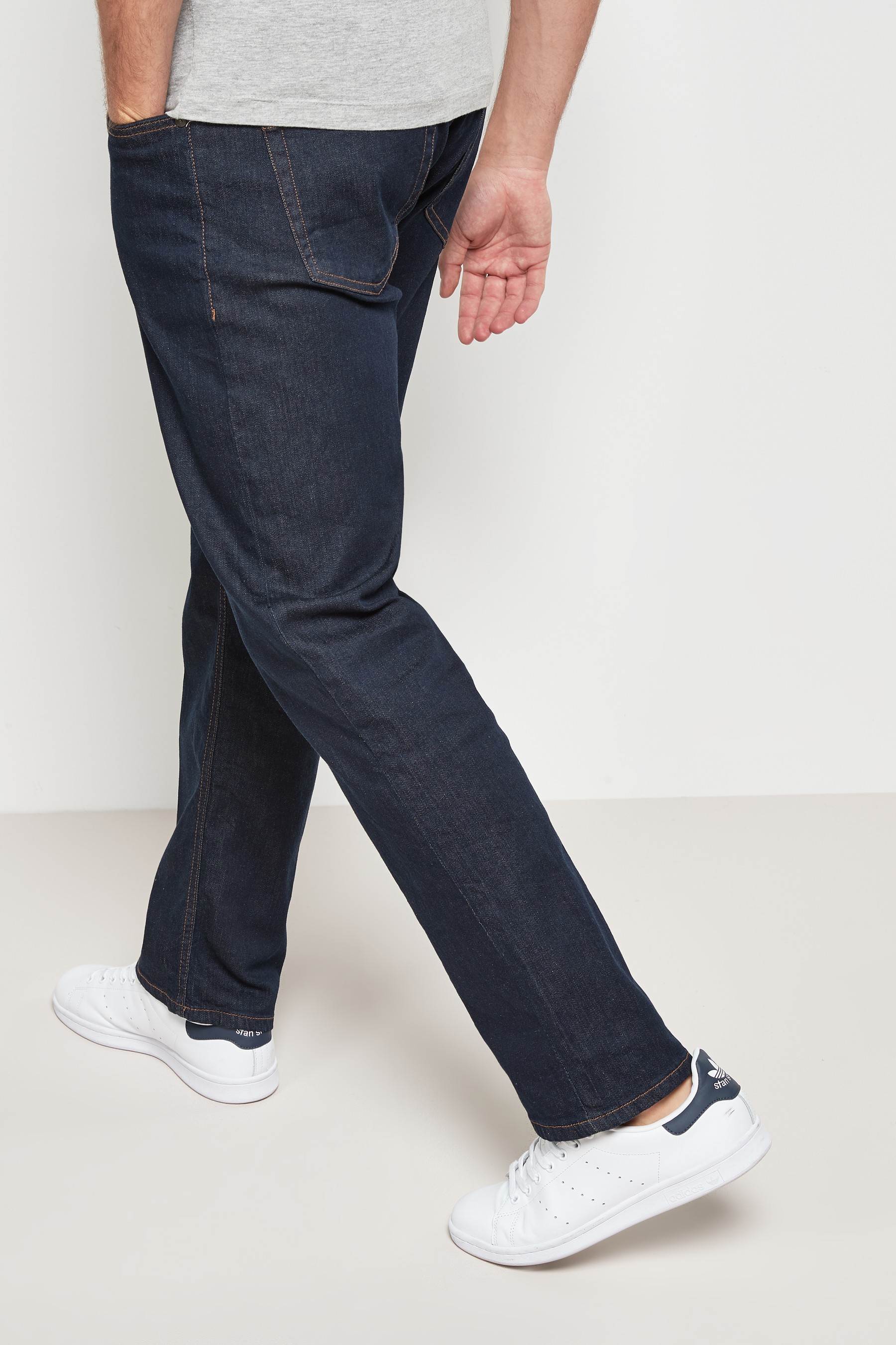 U25454s Relaxed Fit