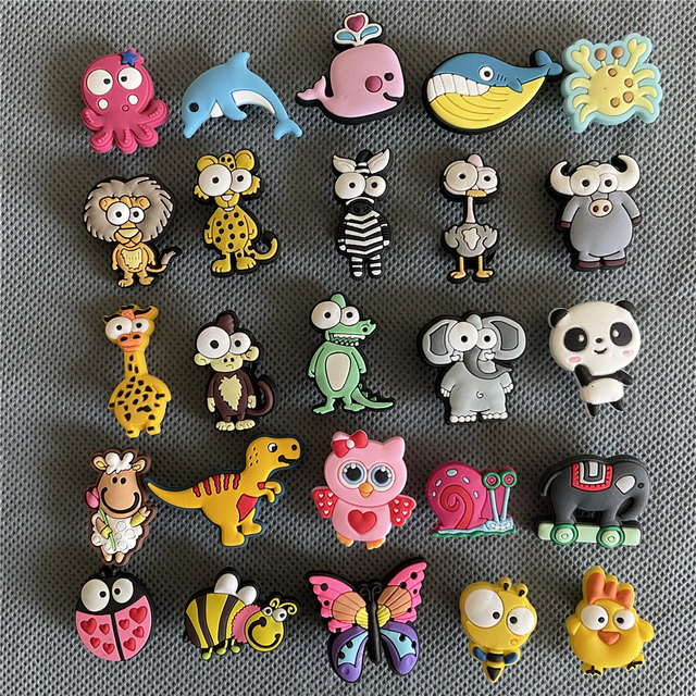 Free Shipping 25pcs Croc Charms Designer Cartoon Food Medical Animal PVC Clogs Wristbands Shoe Decoration Party Gifts Wholesale