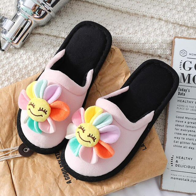 Women Smiley Face Flower Slippers Fashion Fluffy Winter Warm Slippers Woman Cartoon Animals Indoor Slippers Funny Shoes