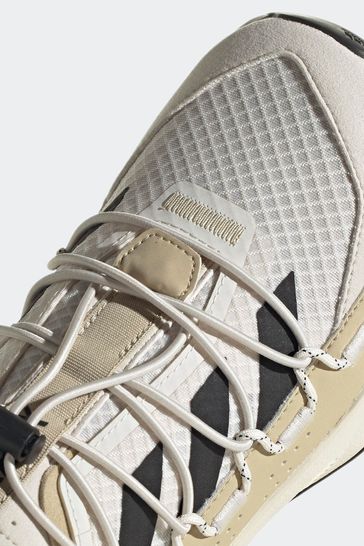 حذاء السفر أبيض Terrex Voyager 21 من Adidas