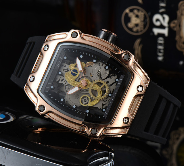 Feature Men Luxury Military Hollow Sports Watch Men Analog Date Quartz Watch Men's Watch