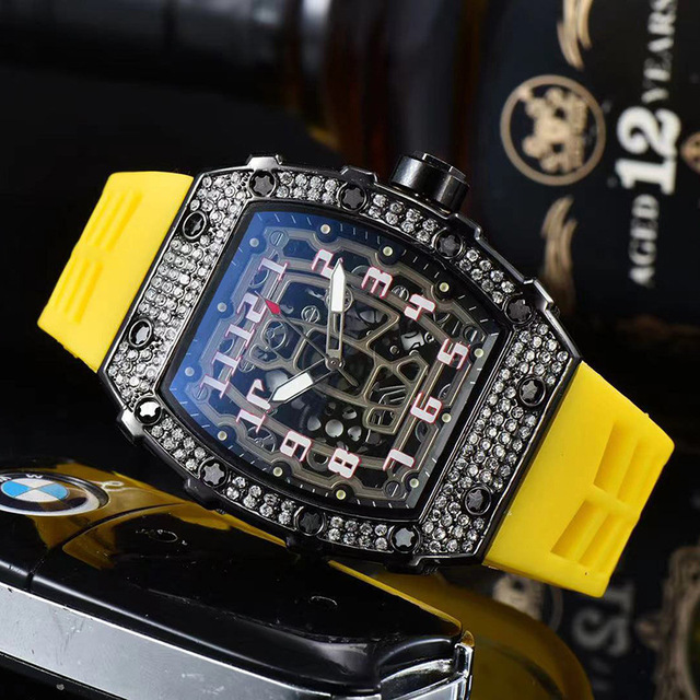 Mens Luxury Top Brand Watch Men Sports Wristwatches Chronograph Quartz Watches Male Tonneau Watch Hombre Relogio Masculino