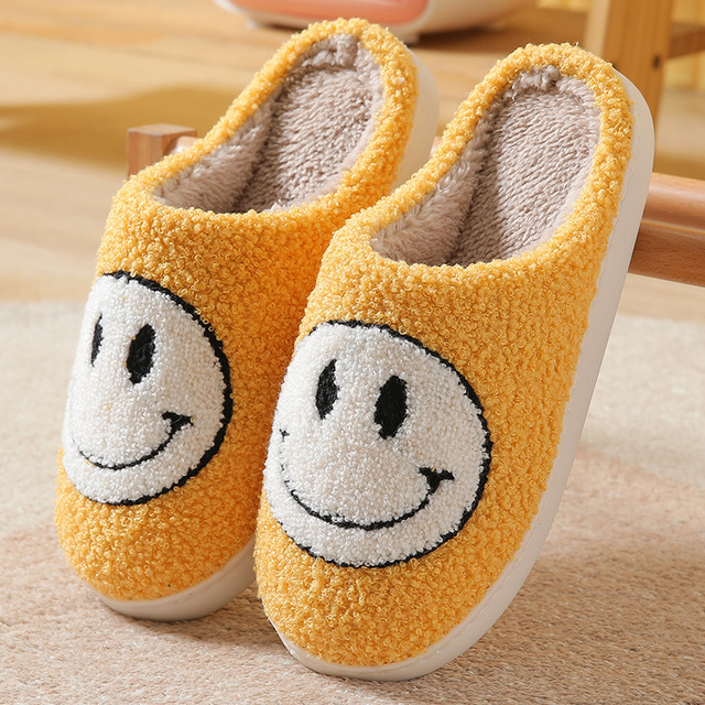 Smiley Face Slippers Winter Women Slippers Fluffy Plush Warm Soft Soled Cotton Shoes Indoor Home Non-slip Bedroom Flat Shoes