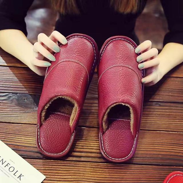 2021 New Arrival Runway Shoes Men Leather Home Slippers Unisex Flat Round Toe Wear Resitant Fashion Shoes Man Slippers