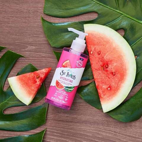 St. Ives Moisturizing Face Wash with Watermelon Extract 200 ml