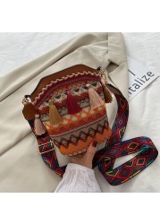 Ethnic Women's Shoulder Bag Crossbody Bag Tassel Knit Small Bucket Handbags Fashion Simple Luxury Design Female Bag Underarm Bags