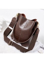 Crocodile Retro Women's Shoulder Bag Large Capacity Shoulder Bag Luxury PU Leather Bucket Bag 2021