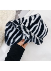 Fashion Women Cow Print Small Shoulder Bags Female Winter Plush Underarm Bags Leopard Zebra Pattern Fluffy Tote Bags Small Purses