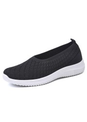 Fashion Flat Shoes Women Casual Comfortable Lightweight Soft Sole Slip Mesh Women Shoes Breathable Mom Shoes Wedge Sneakers