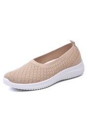 Fashion Flat Shoes Women Casual Comfortable Lightweight Soft Sole Slip Mesh Women Shoes Breathable Mom Shoes Wedge Sneakers