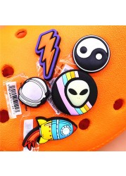 Original Space Alien Designer Shoe Charms 5pcs/lot Croc Buckle Luxury Accessories Rainbow Sun Clog Dog Jewelry Decorations Jibz