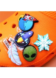 Original Space Alien Designer Shoe Charms 5pcs/lot Croc Buckle Luxury Accessories Rainbow Sun Clog Dog Jewelry Decorations Jibz