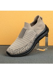 Fashion Trend Casual Shoes Men Knitted Mesh Outdoor Sneakers Men Slip On Sock Shoes Breathable Sneakers Men Zapatillas Hombre