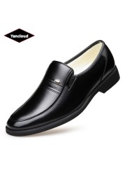 British slip on fur leather shoes men winter shoes 2022 business formal dress shoes fashion fit office shoes warm shoes