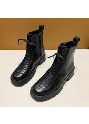 Martin boots British style 2022 autumn and winter plush new motorcycle boots women's thick soles increase and send shoelaces