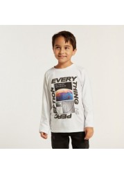 Juniors Graphic Print T-shirt with Long Sleeves