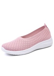 Fashion Flat Shoes Women Casual Comfortable Lightweight Soft Sole Slip Mesh Women Shoes Breathable Mom Shoes Wedge Sneakers