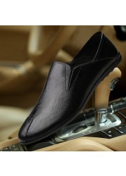 Men's fashion leather shoes loafers soft comfortable breathable flat shoes men's lightweight driving shoes lazy shoes