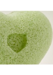 إسفنجة استحمام كونجاك بالشاي الأخضر وتصميم قلب من بيبي كير