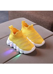 Boys Shoes LED Luminous Sneakers 2022 Spring New Children's Socks Shoes Girls Sneakers Breathable Mesh Light Kids Sneakers