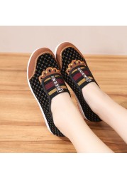 Spring new old Beijing canvas shoes women's soft bottom non-slip middle-aged elderly leisure clot shoes slip-on flat mom shoes