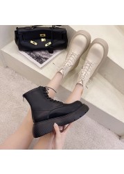 Leather Ankle Boots Women Chelsea Boots Plush Lining Warm Soft Sole Ladies Round Chunky Lace-up Winter Female Platform Shoes